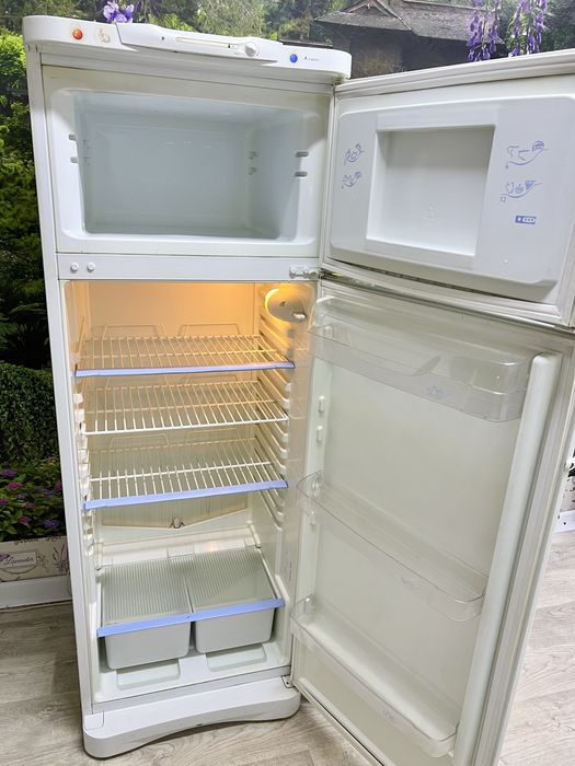 Продам Холодильник Машинку