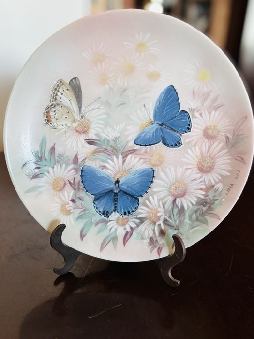 Порцеланови чинии, рисунки на Лена Лиу