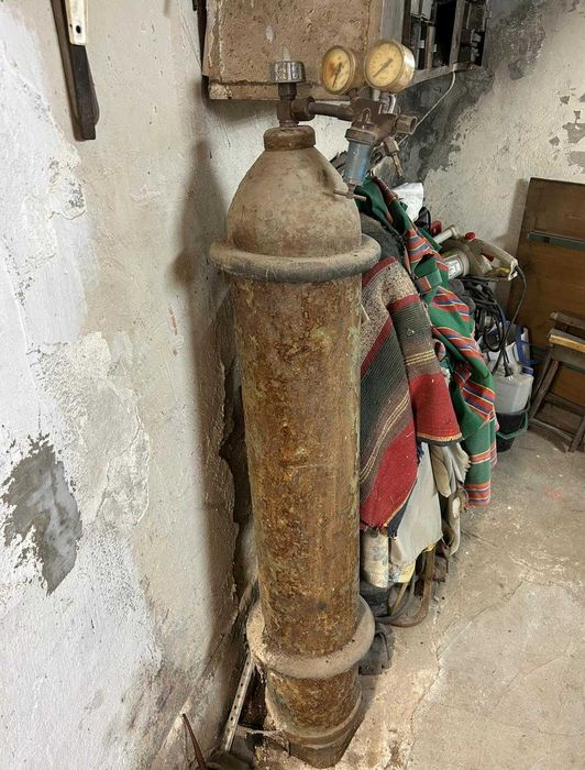 Голяма кислородна бутилка с манометър