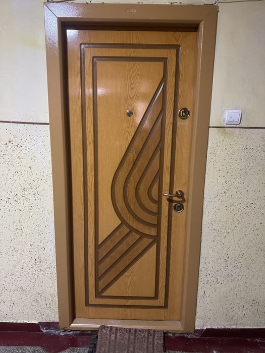 Usa intrare apartament