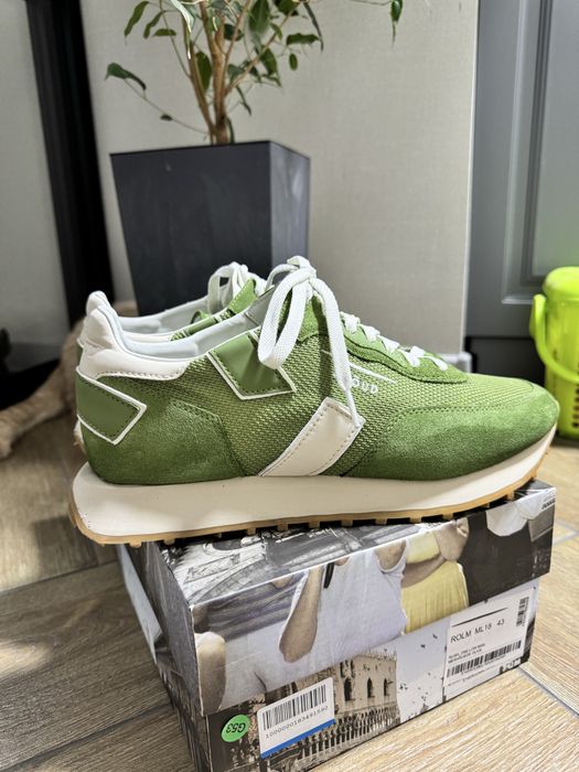 Продам кроссовки