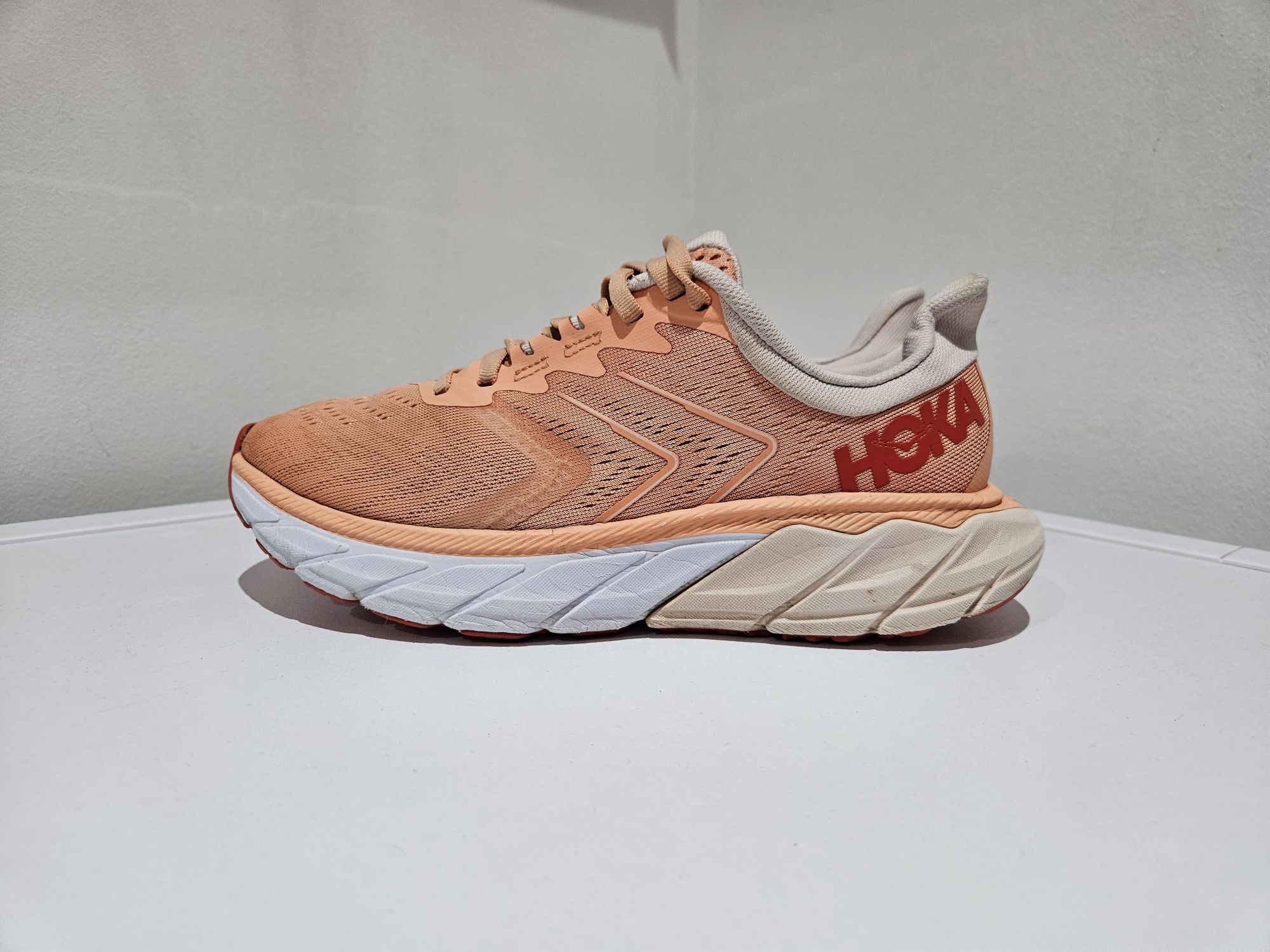 Hoka Arahi 5 - 38.5 номер маратонки
