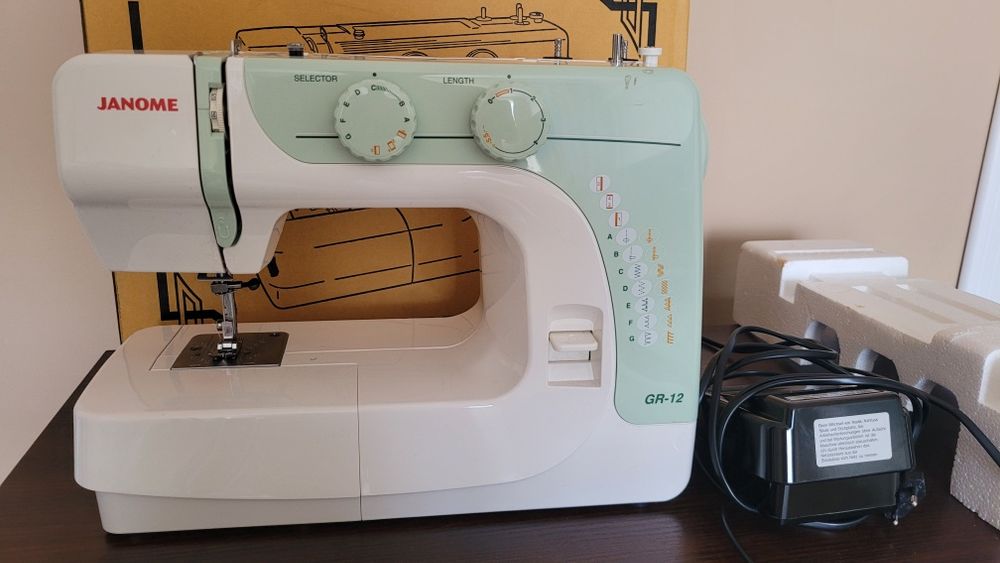 Продаётся швейная машина