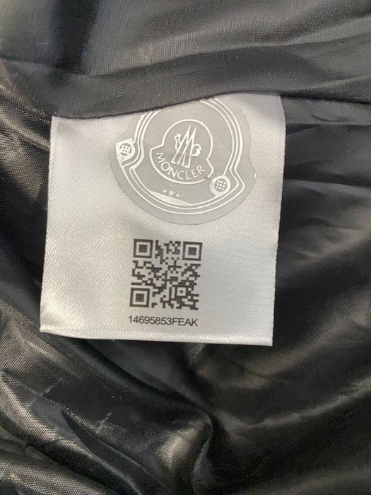 Geaca M.o.n.c.l.e.r neagra de iarna