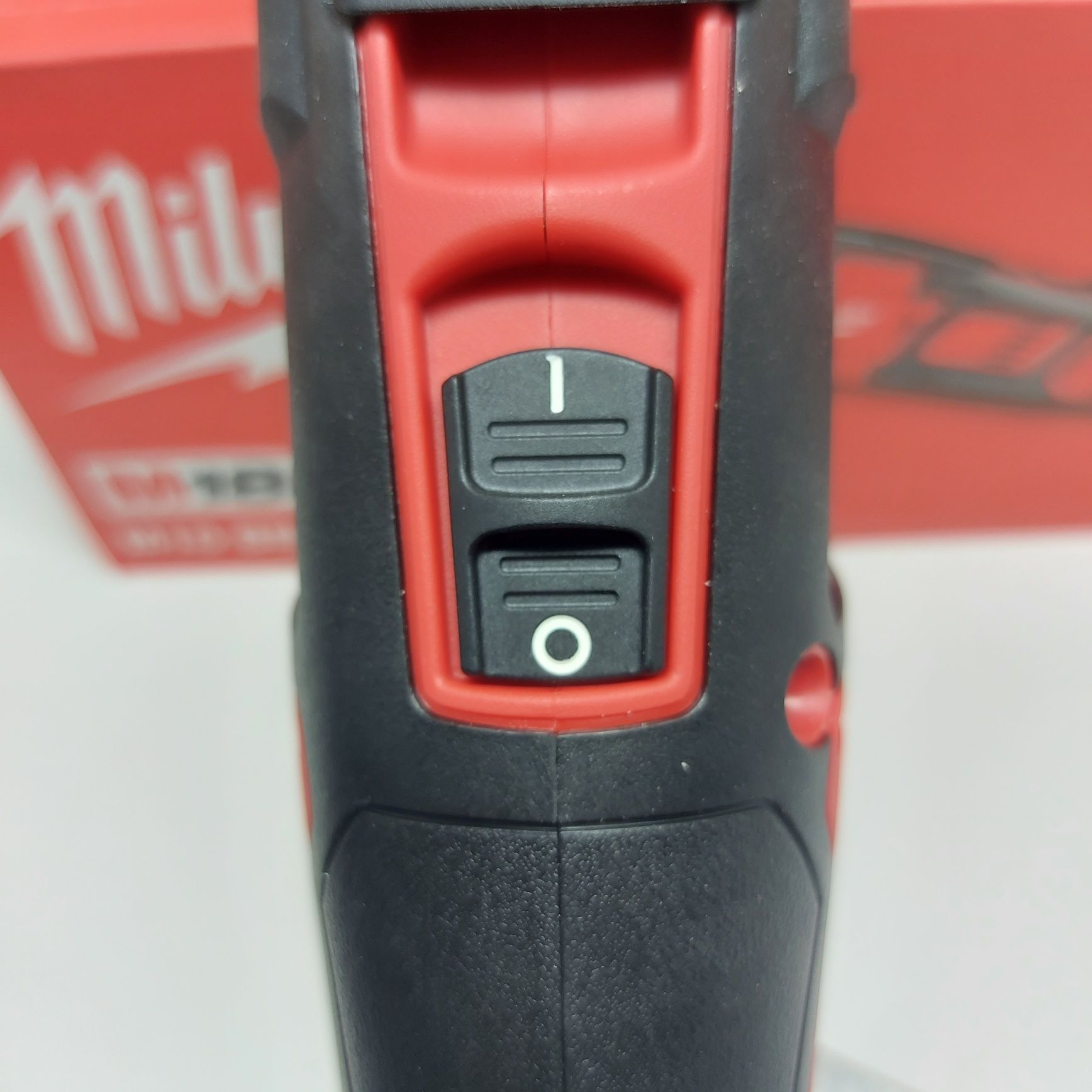 Нов многофункциинален инструмент мултитул Milwaukee M18BMT-0