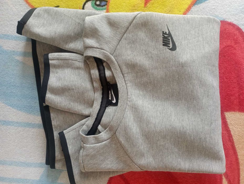 Nike дамски суичър и горница