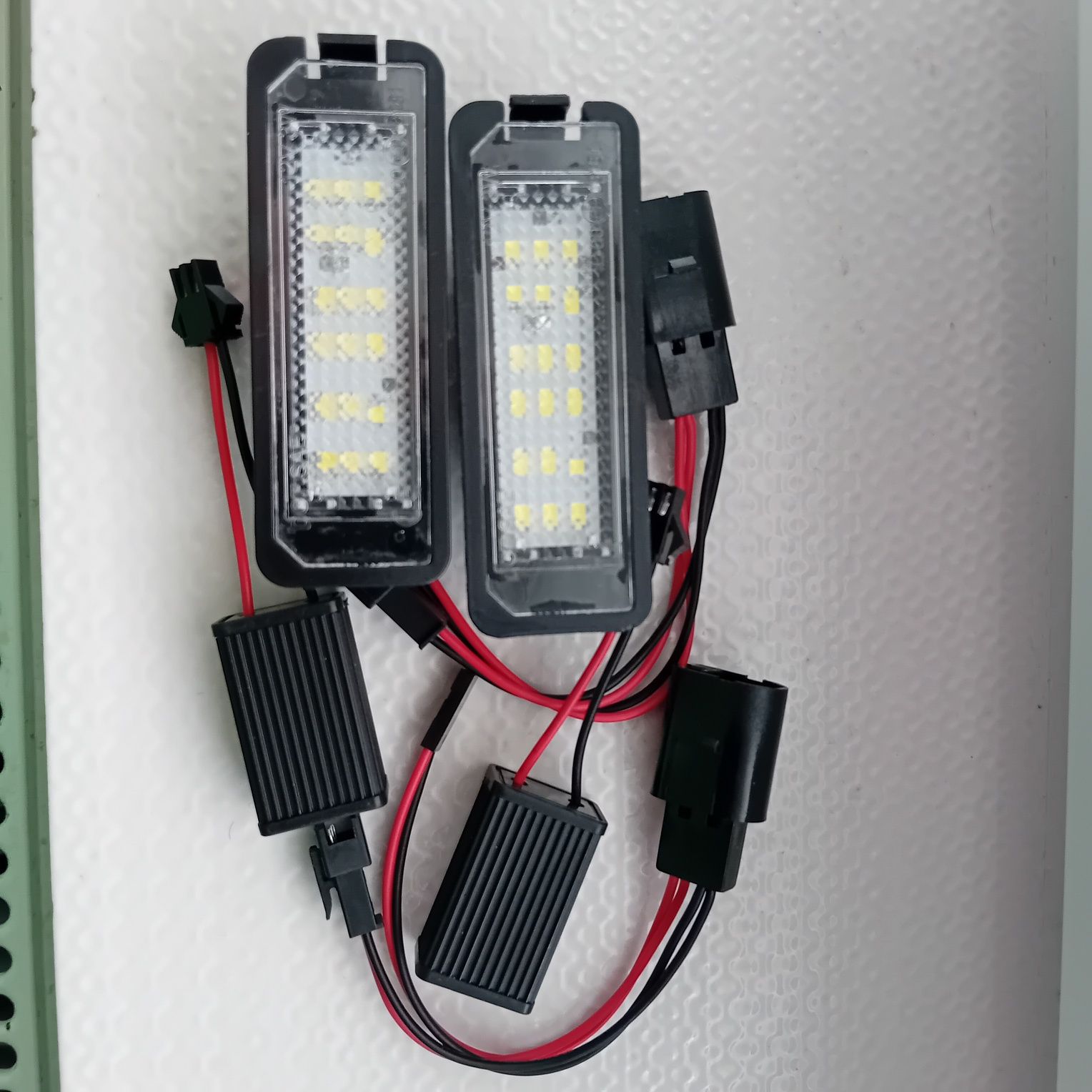 Vând lămpi iluminare nr înmatriculare golf 5.preț 55 lei.Negociabil.