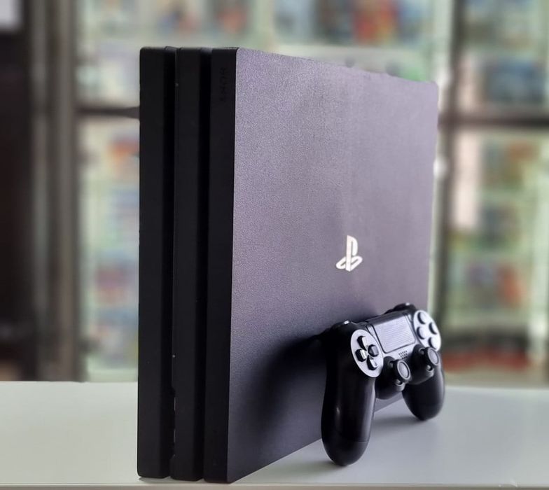 Продам Мощный Игравой Приставку PS4 PRO 1TB