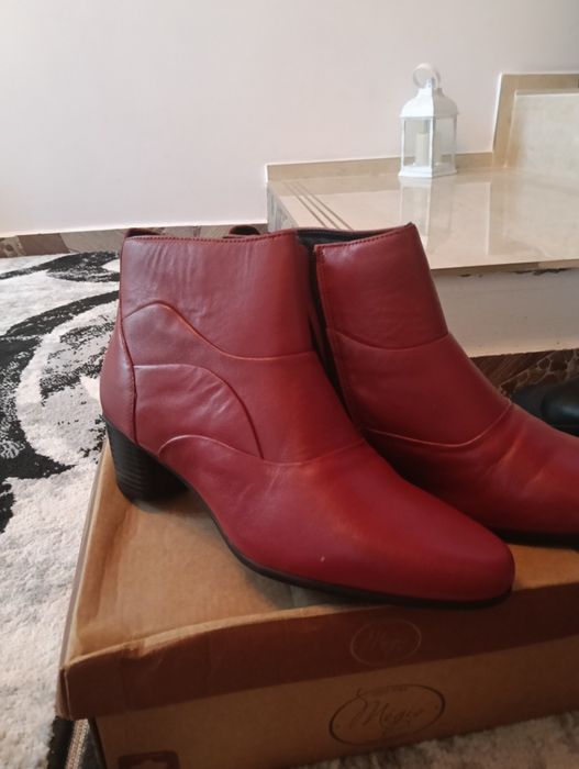 Vând ghete cu toc pentru doamne learher!