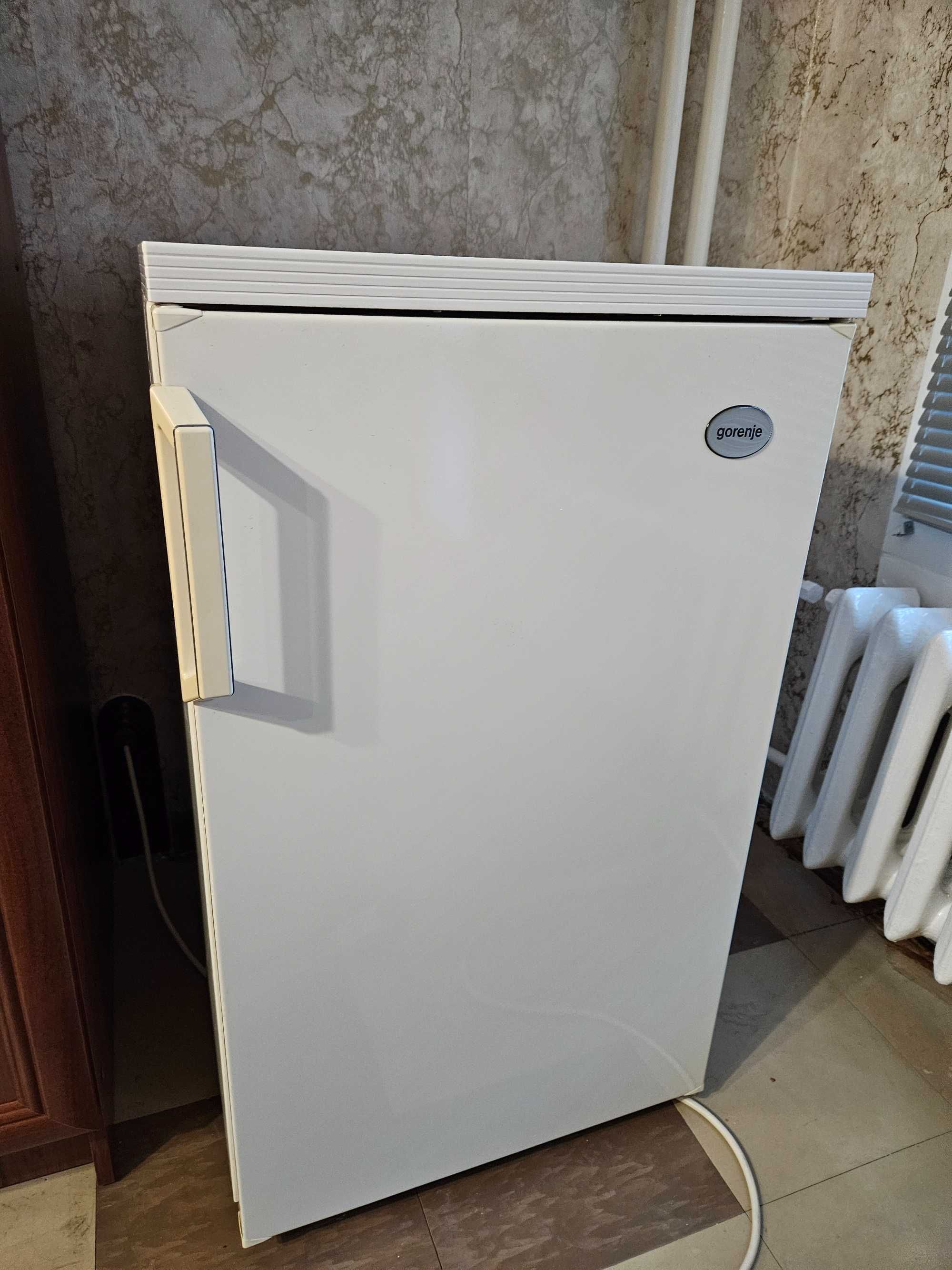 Продавам фризер Gorenje вертикален