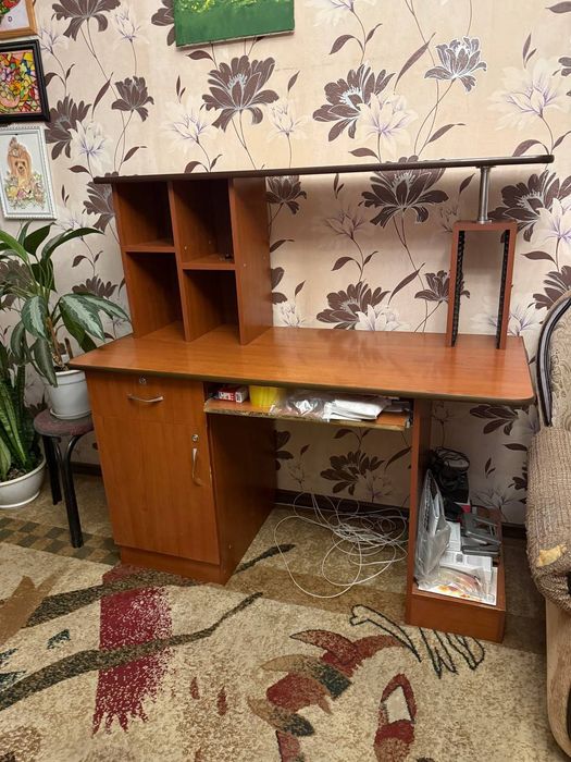 Стол компьютерный