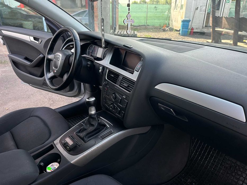 Audi A4 B8 2,0 tdi 2010 S-Line accept variante !