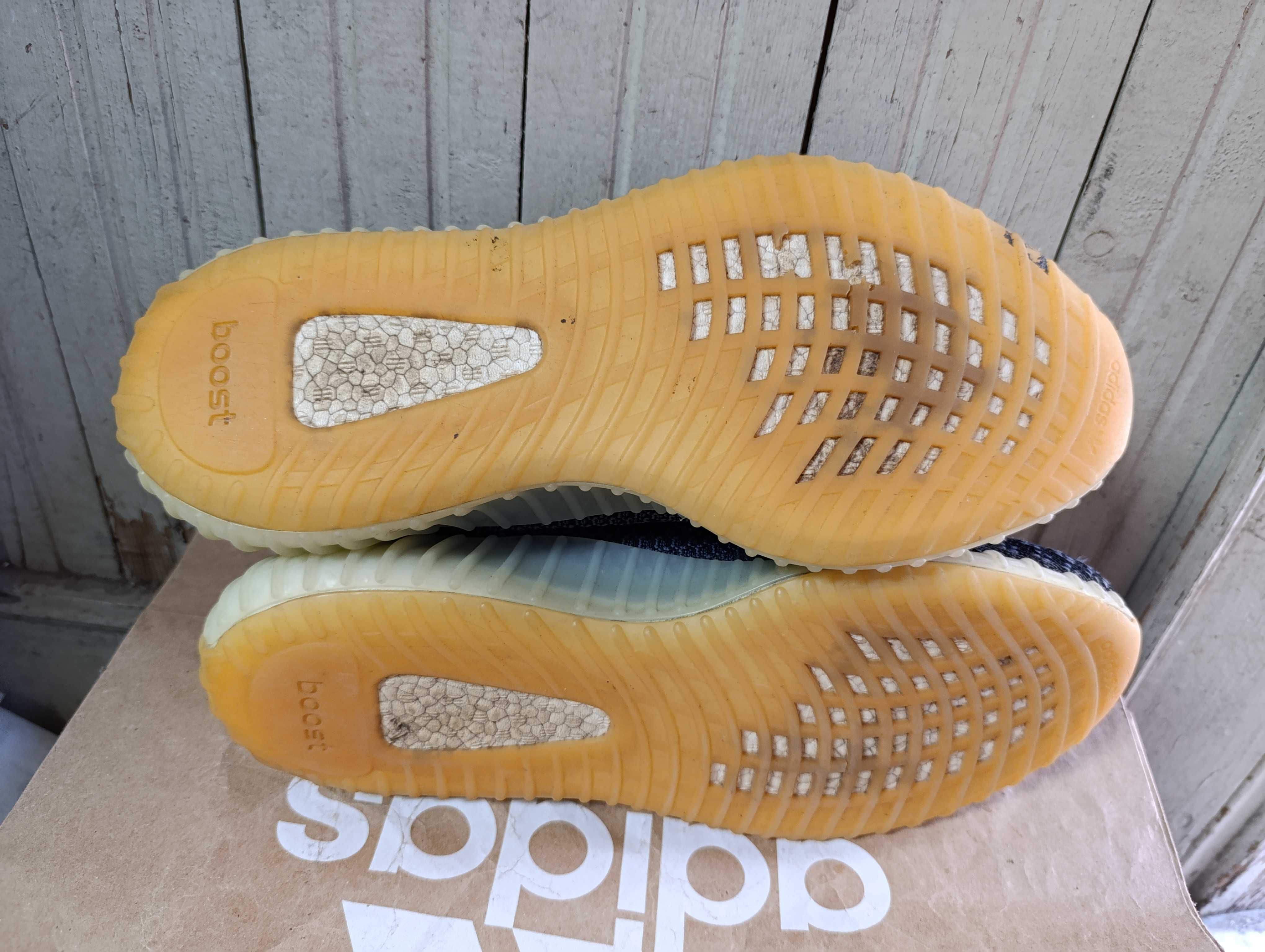 Adidas Yeezy Boost 350 V2 'Carbon' оригинални маратонки 44 номер