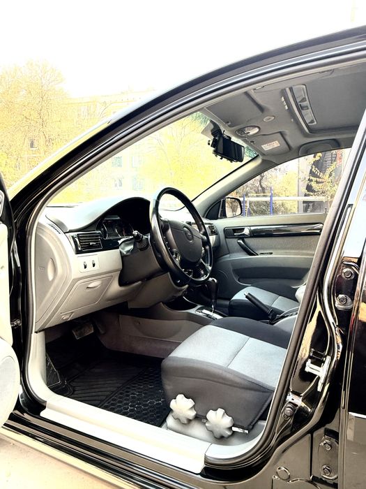 Gentra qora avtamat full hamma narsasi bor