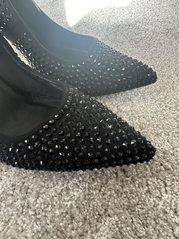 Дамски обувки с камъни