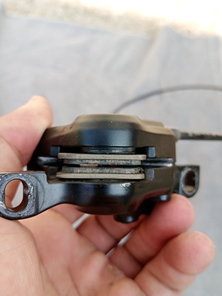 Shimano mt 200 față