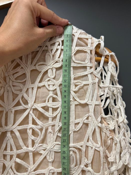 Rochie brodată crem Mango