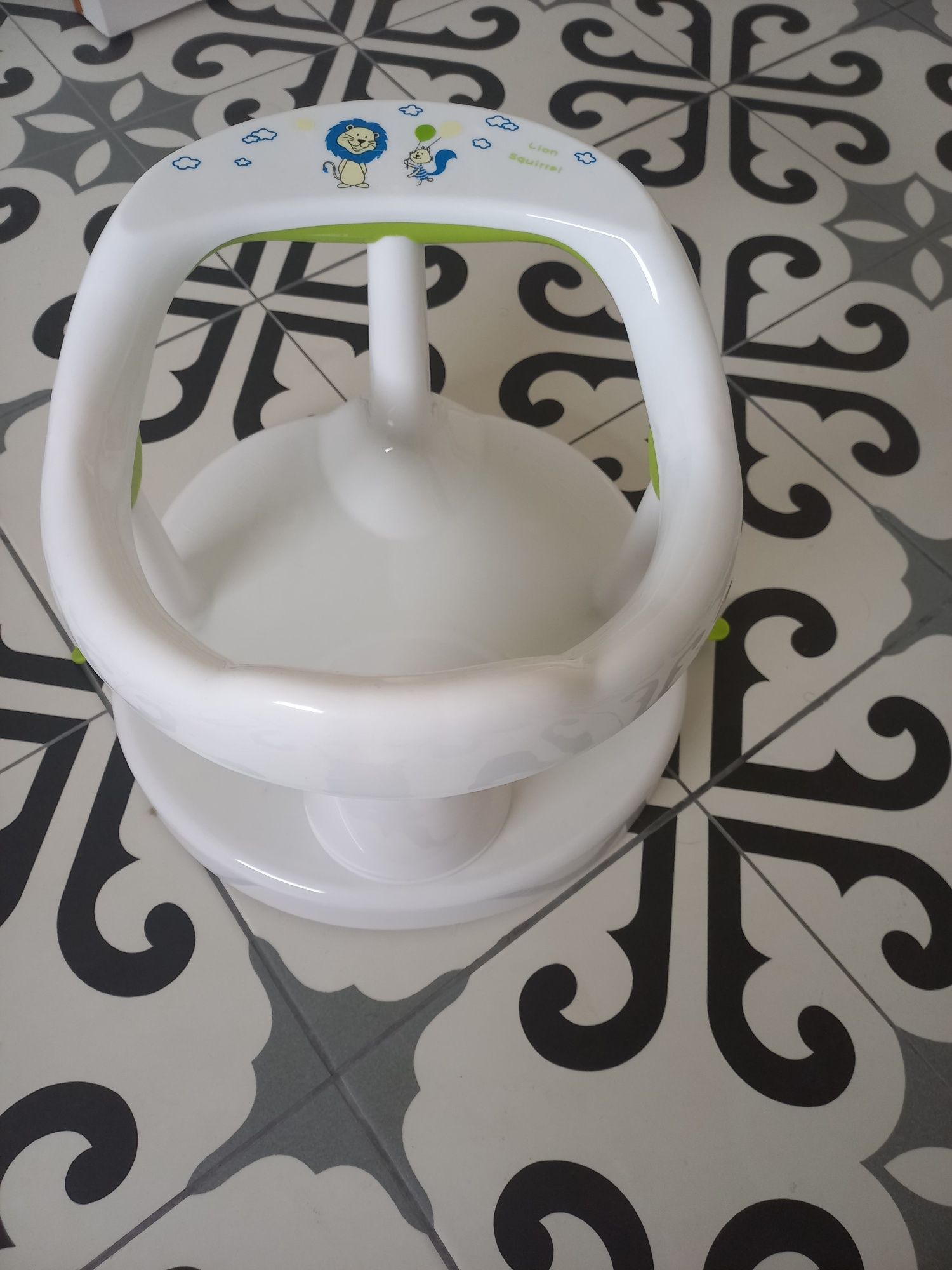 Scaun bebe cu ventuze