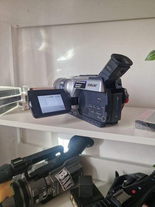 Sony DCR-TRV250 Digital8 Handycam Video Camera