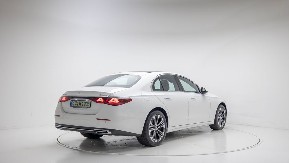 Mercedes-Benz E-Class E350e 4MATIC

85 969 $