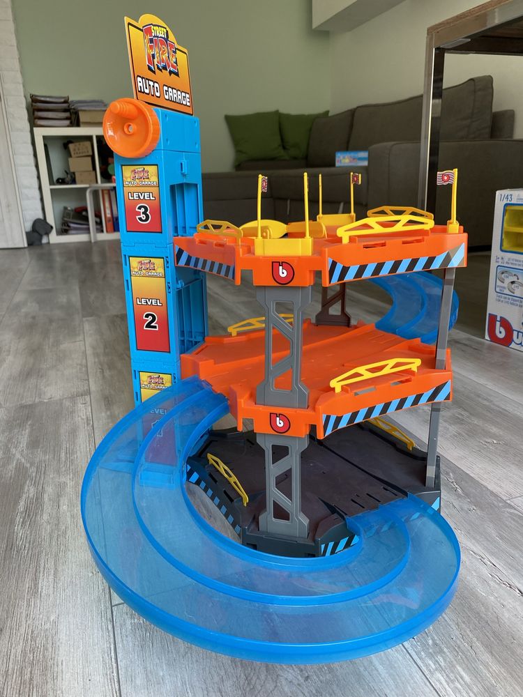 Писта, гараж, паркинг Hot Wheels, Fisher Price, Burago