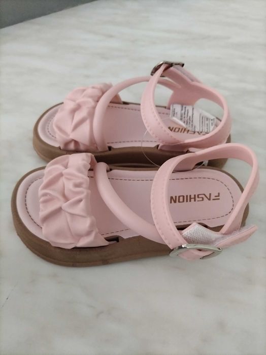 Сандали новые, с этикеткой для девочки 25 размер