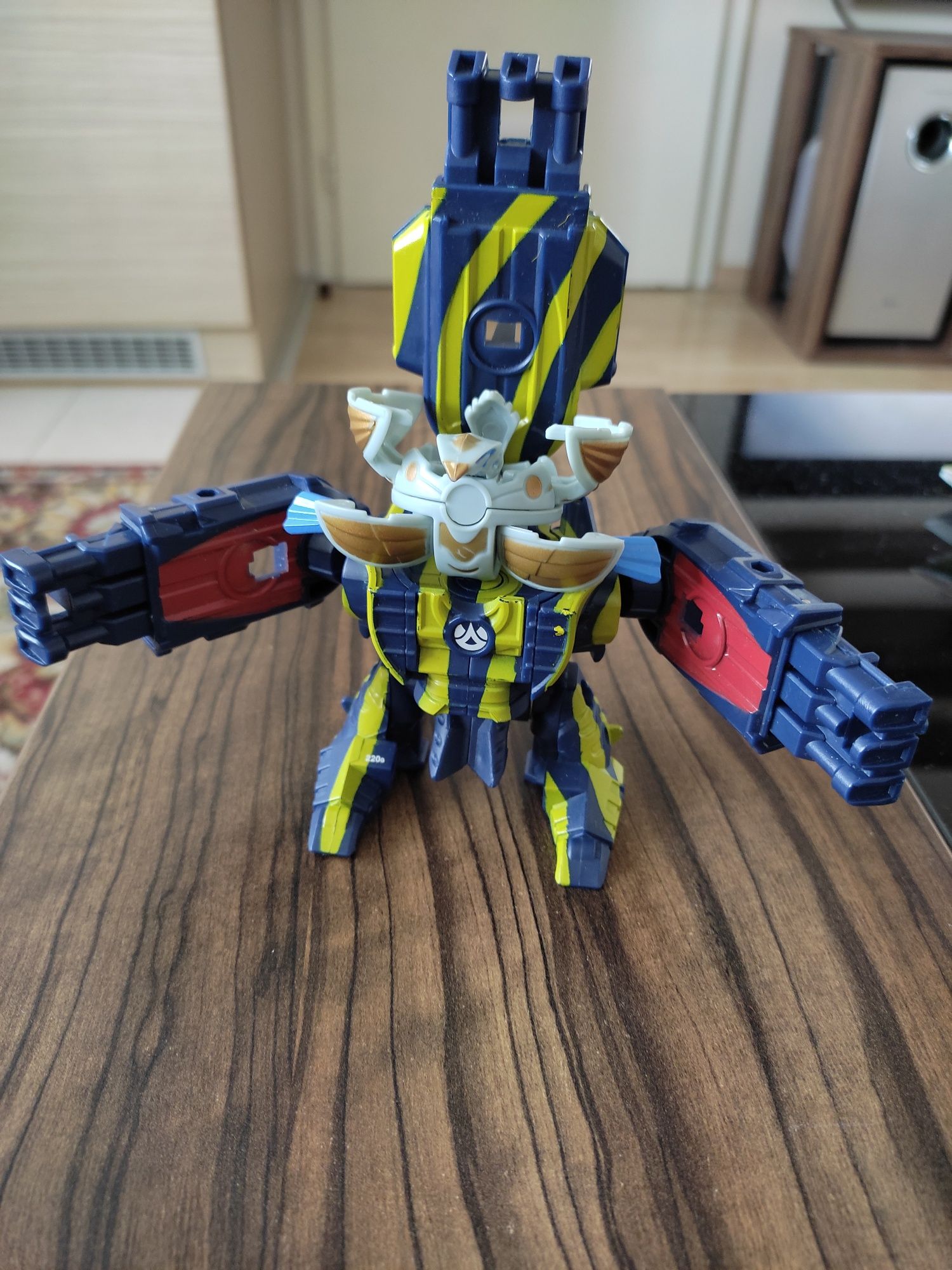 Bakugan куфари иизстрелвачки и калкулатор