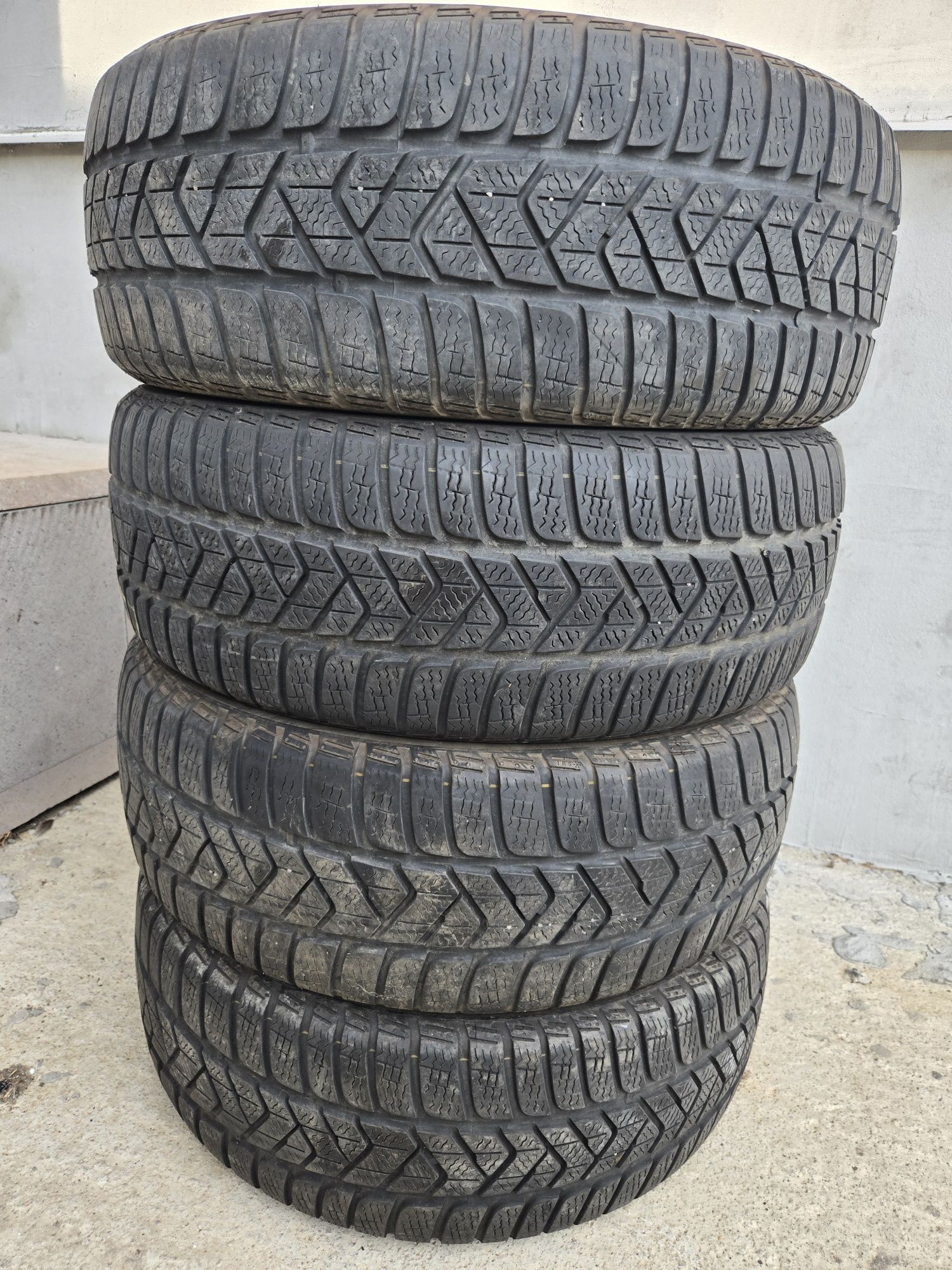 4 бр. Зимни гуми 215.60.16 PIRELLI
