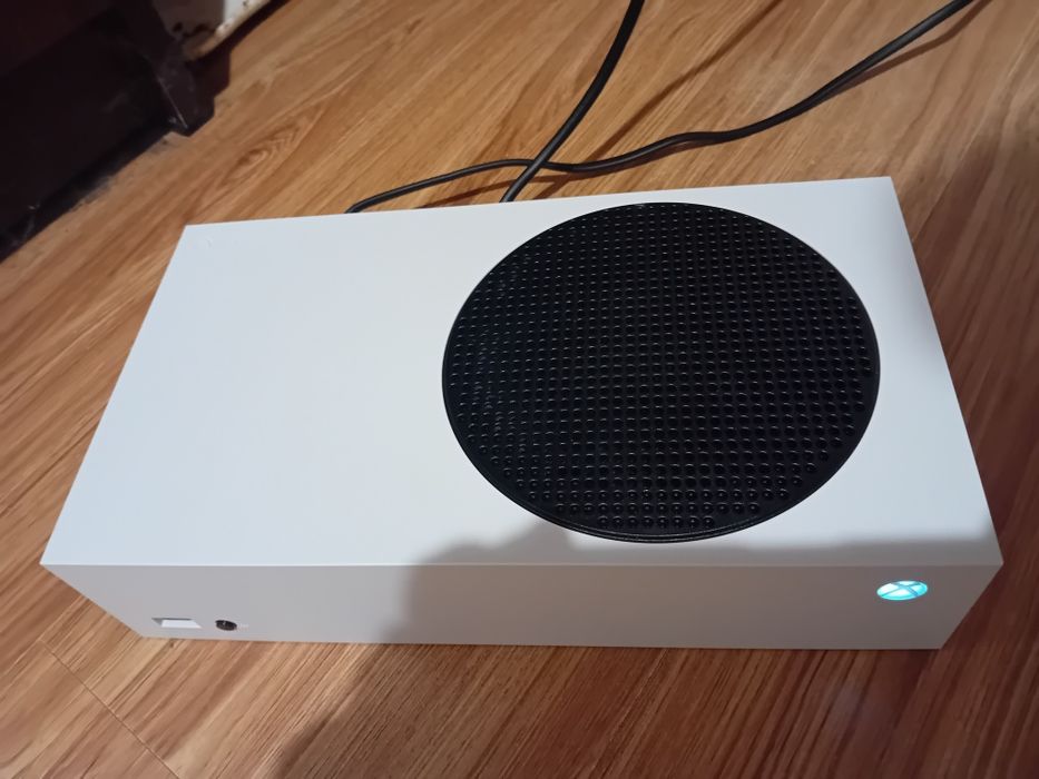 Vând Xbox Series S