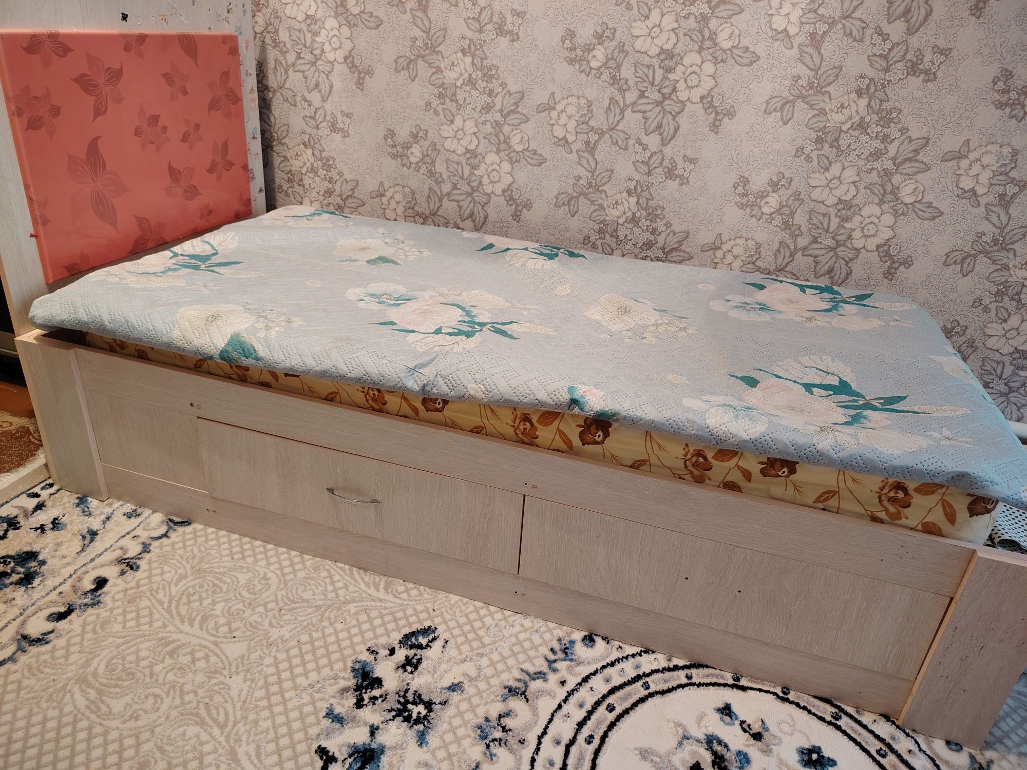 Продам детскую кровать с матрасом
