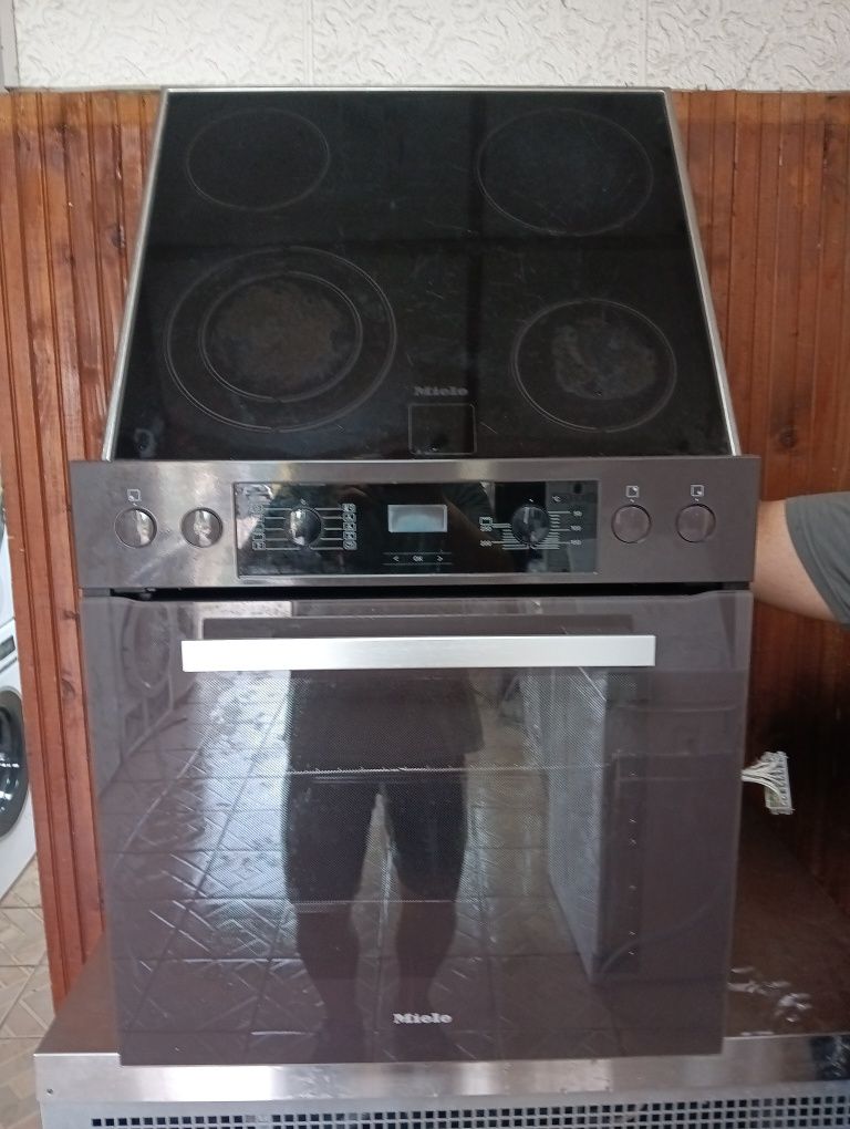 Кафява печка за вграждане с керамичен плот Миеле  Miele 2 год.Гаранция