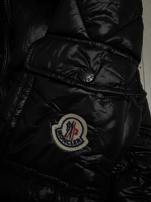 geaca M.O.N.C.L.E.R maya