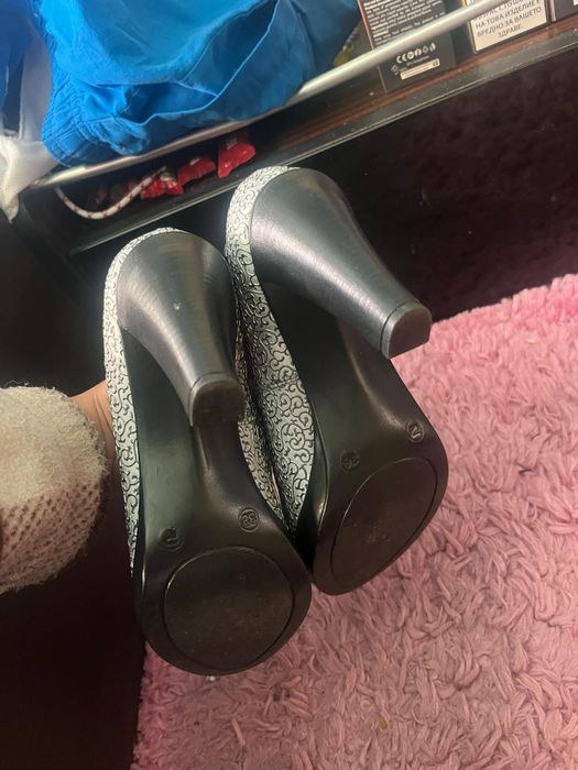 Дрехи обувки аксесоари