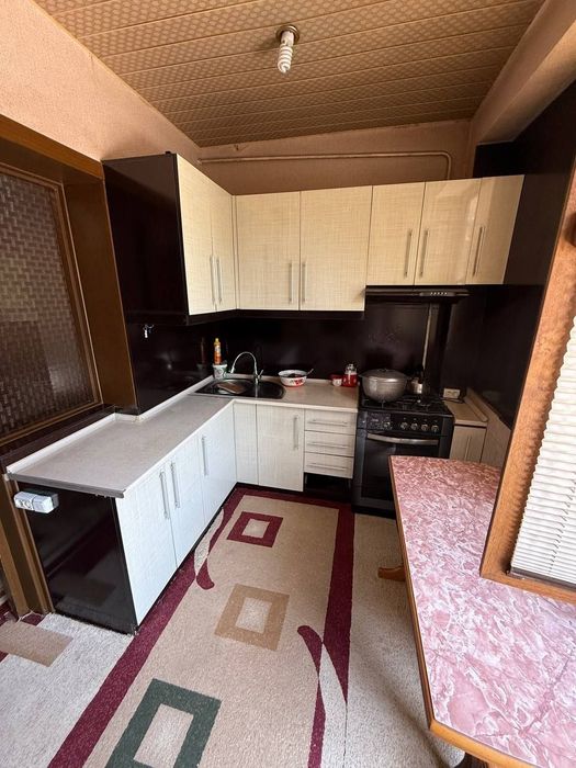 Срочно Продаётся Юнусобод 17-кв 3/1/5 вдоль дороги Можно под офис