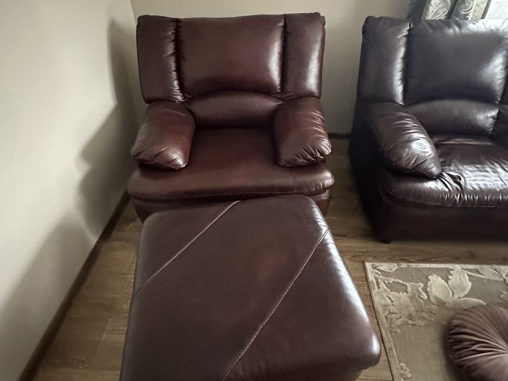 Set Living Piele Natur/Canapea Extensibila/2 Fotolii / Taburet / Masa