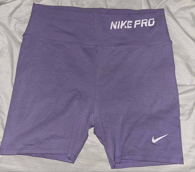 Клинче на nike, пола и къси панталонки