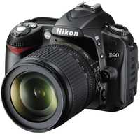 Nikon D90 body + 1 acumulator + obiectiv DX 18-105