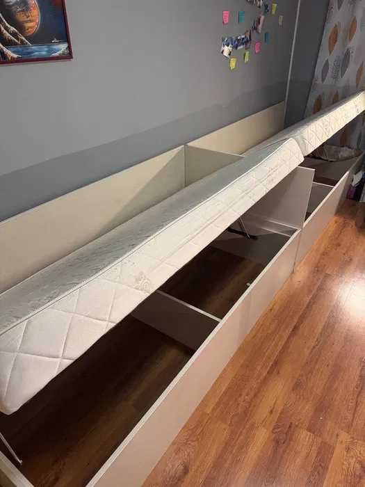 Комплект мебели две легла и гардероб за обзавеждане на спалня