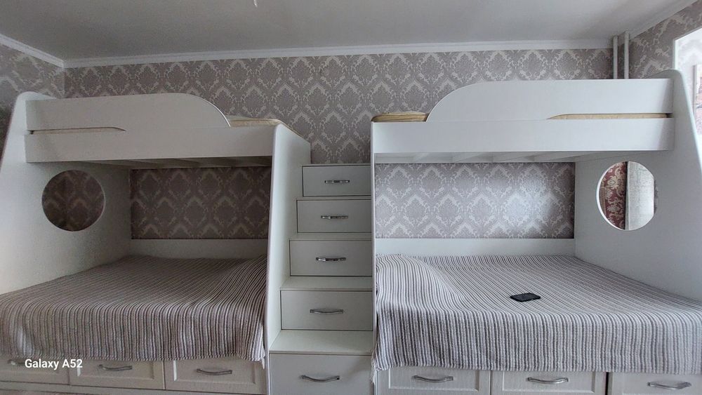 Продам двухярусные кровати