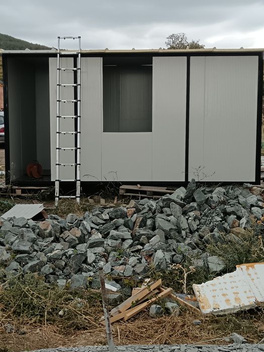 Фургон/контейнер за живеене.