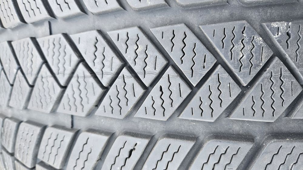 2бр гуми 225 40 19 дот 21 вредещайн