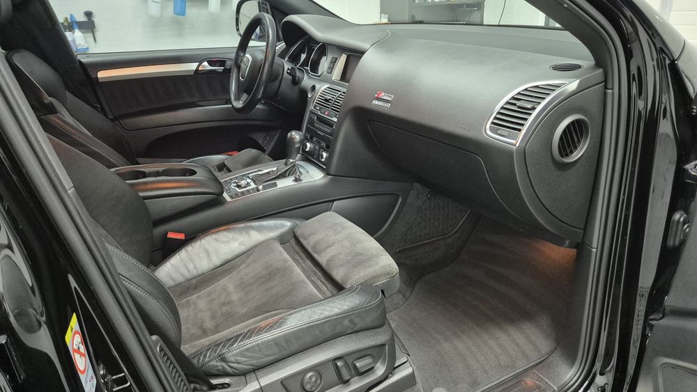 Audi Q7   S line