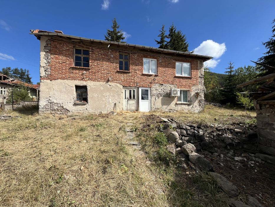 Две къщи на калкан в с. Равногор