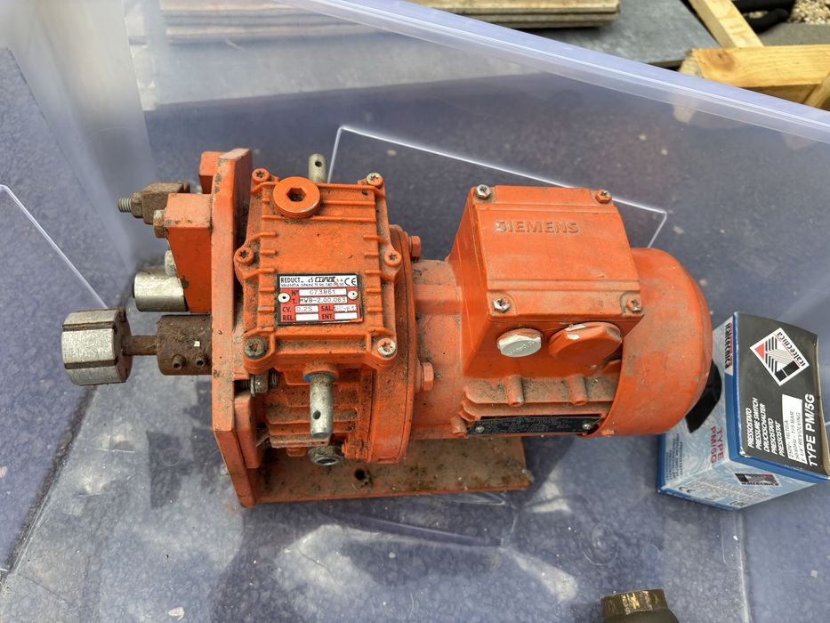 Motor electric Siemens + reductor 0.18 kW / 230-400V / 1350 rpm