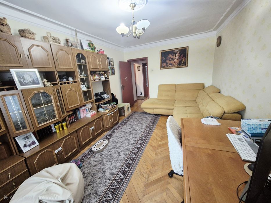 Apartament parțial mobilat 3 camere Mircea cel Bătrân 5/10