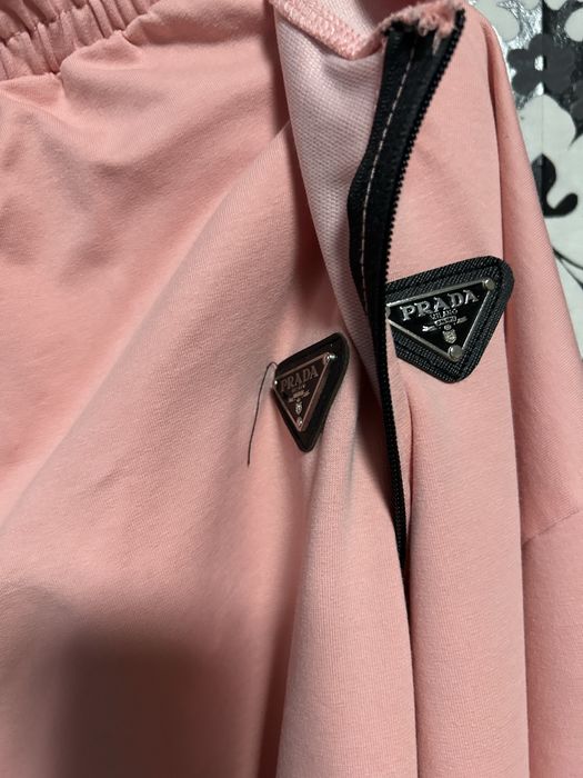 Дамски спортен екип марка Прада