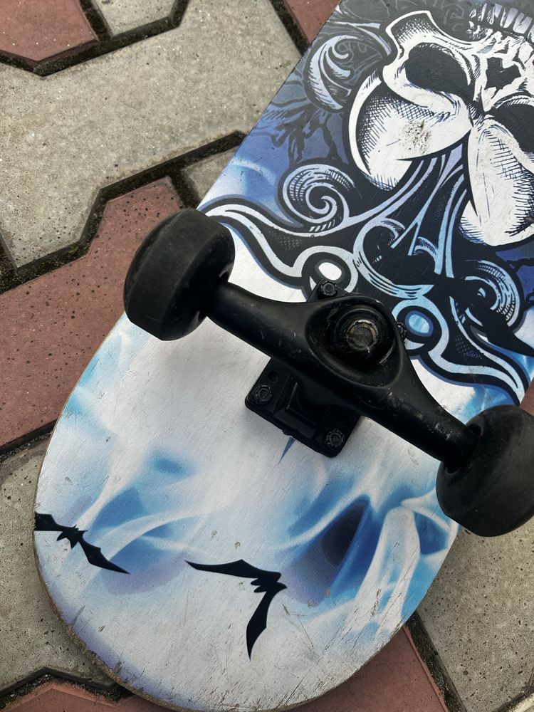 Skateboard negru