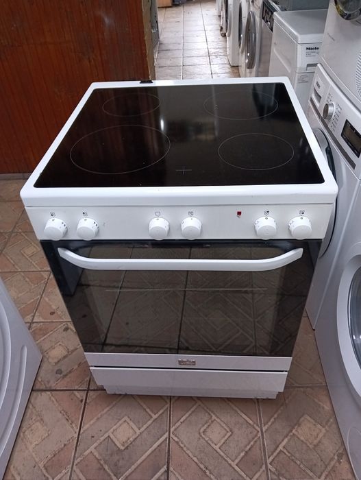 Свободно стояща печка с керамичен плот Voss Electrolux 2 год.Гаранция!