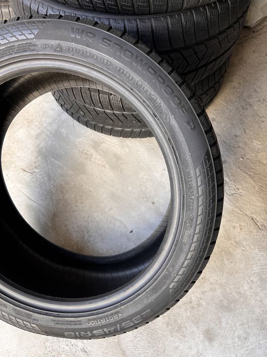 2 anvelope iarna 235/45/18 , nokian , dot 2021 !