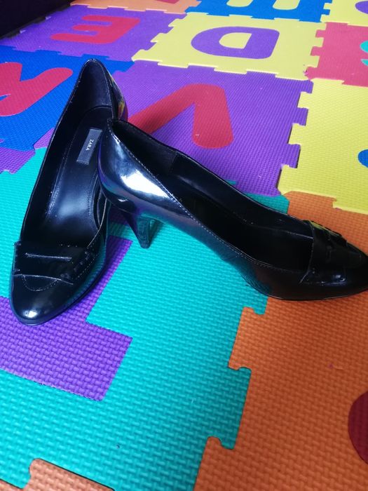 Pantofi Zara, mărimea 36, toc 6 cm. Purtați o singură dată.